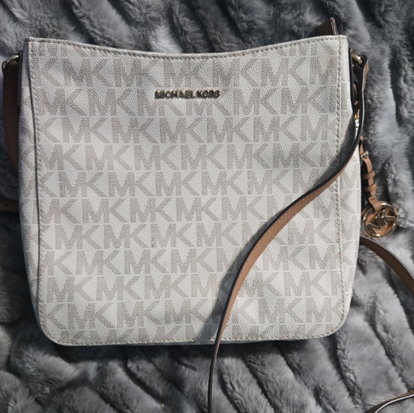 Michael Kors Crossbody Purse. Authentic - Picture 1 of 6
